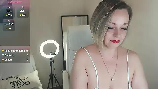 Tilly_Eliot on StripChat 