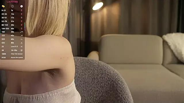 VivianKings from StripChat