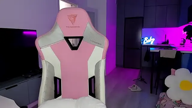 wow_lovie — PUSSY PLAY DOGGY CLOSE UP