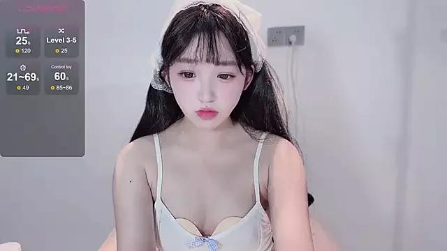 Yaiyigirl on StripChat