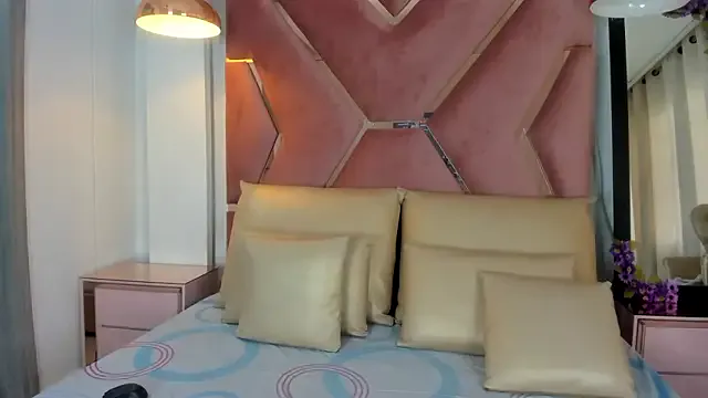 YallianaBrooks — Bounce tits