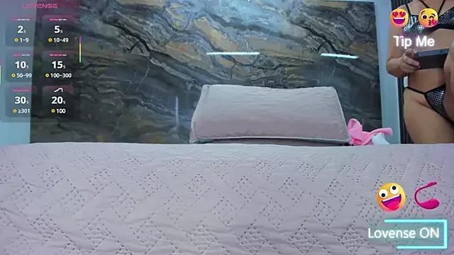 Yaya____11 on StripChat 